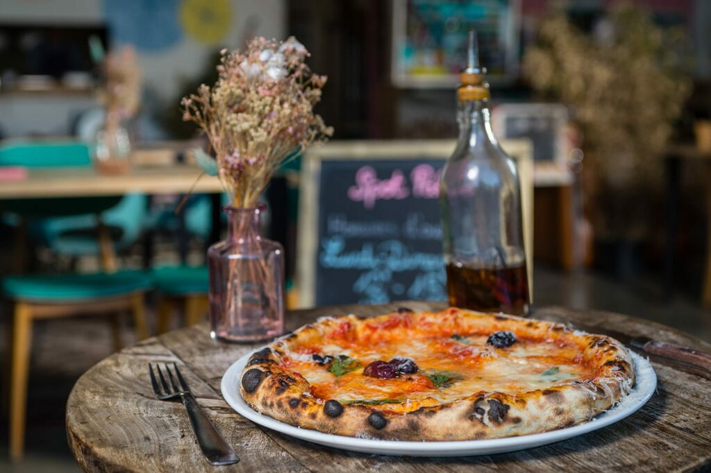 spot-palace-food-truck-lieu-de-vie-6 Pizza servie au Spot Palace